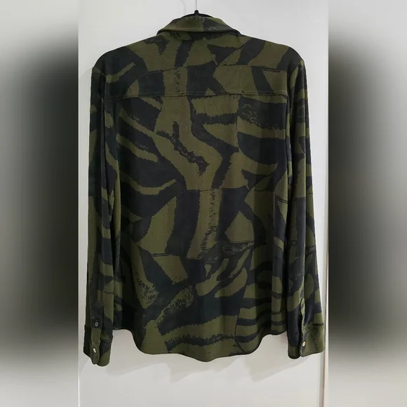 Women's Green and Black Camouflage Jacket - Picture 2 of 3